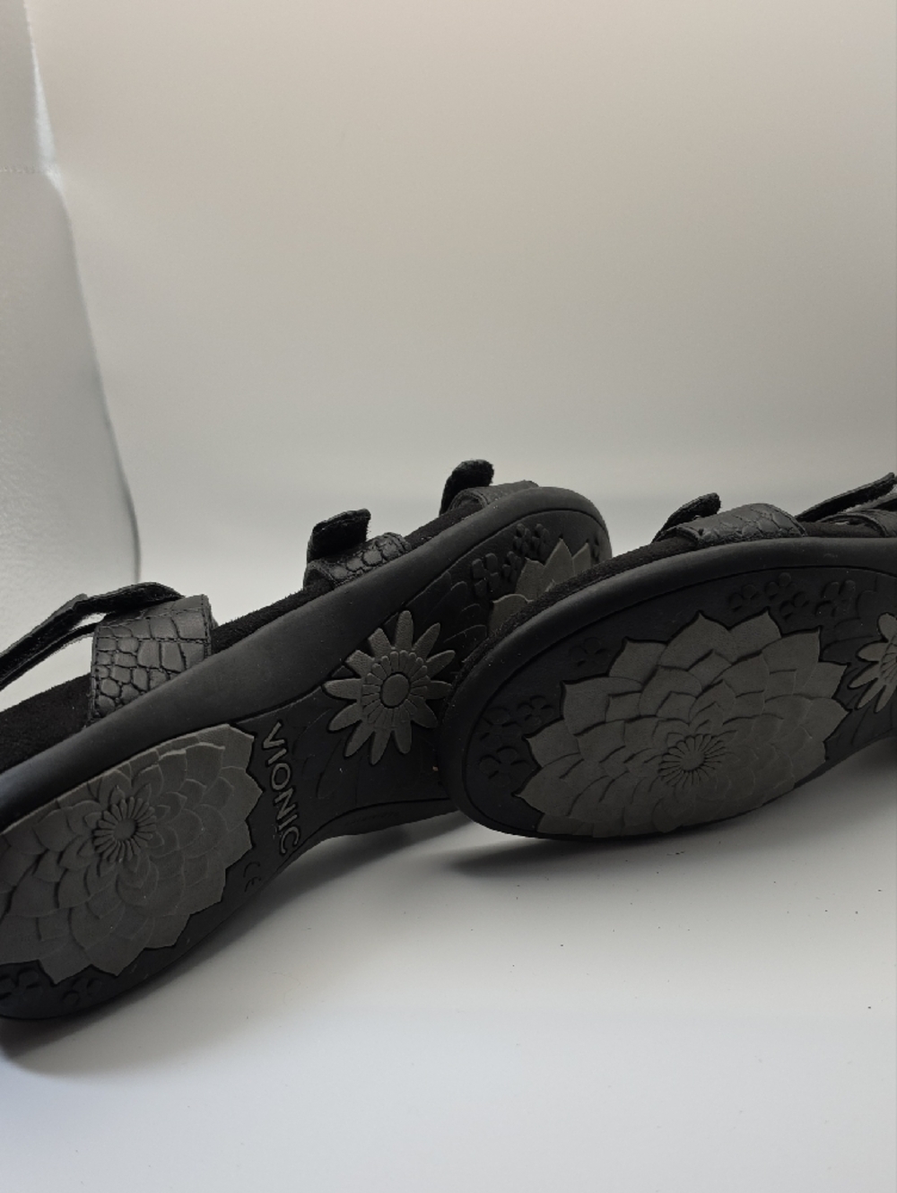 Vionic Black AMBER Sandals - Picture 3 of 5